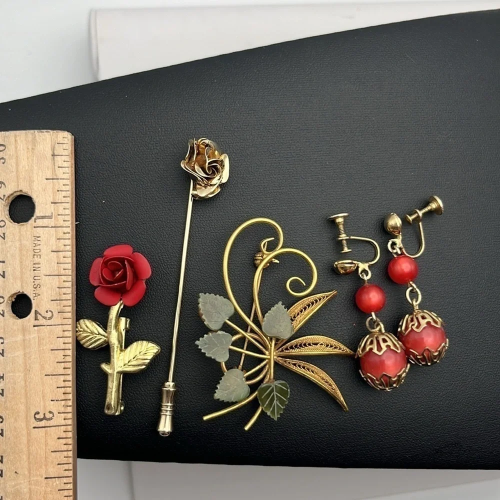 Set of 3 pins and 1 screw back earrings gold tone romantic romantic rose leaves